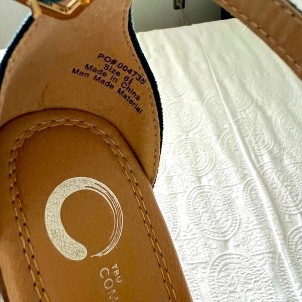 Journey Collection Women Blue Kenzie Comfort Soles, Wedge Sandals, Size 61/2 M . - Picture 9 of 9